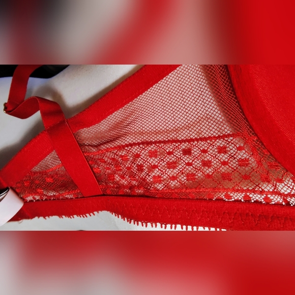 victoriabSecret Elegant Red Lace Bralette - Picture 7 of 16